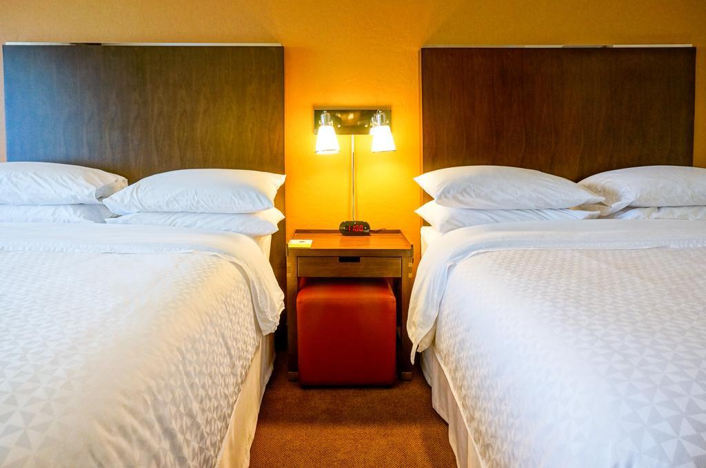 Four Points By Sheraton Phoenix South Mountain Екстер'єр фото