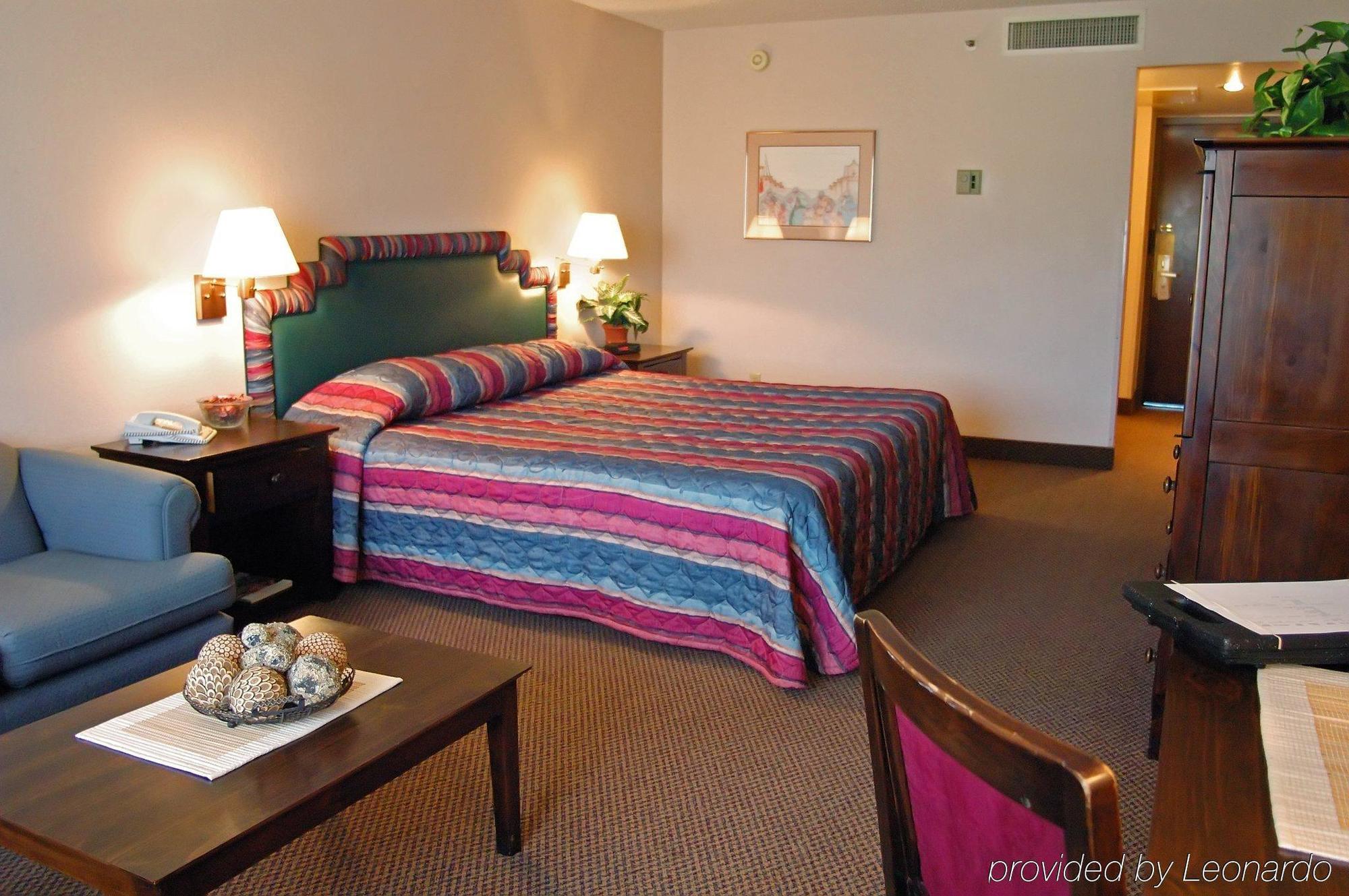 Four Points By Sheraton Phoenix South Mountain Номер фото
